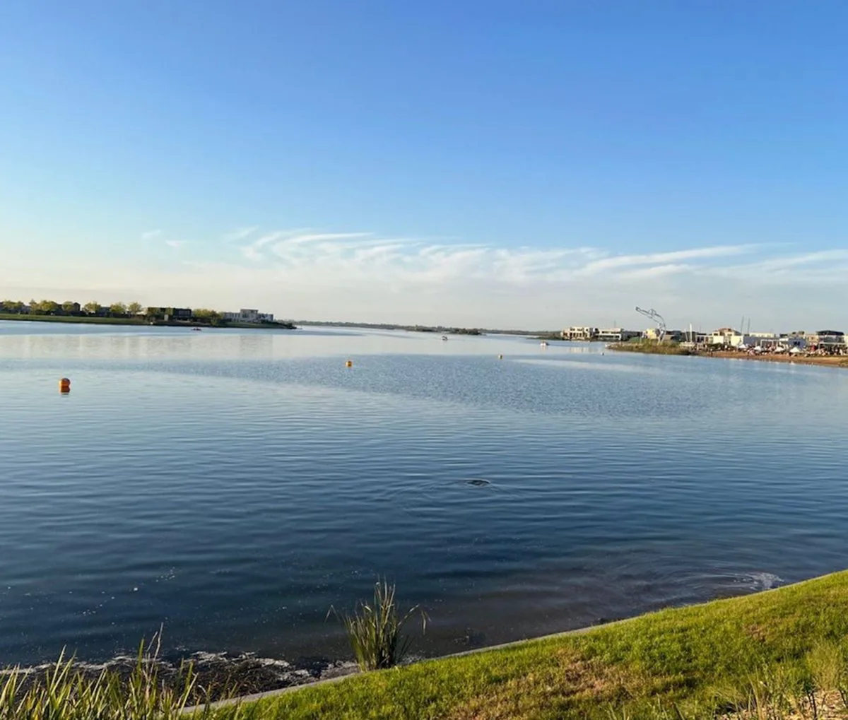 Puertos del Lago, lote al agua orientacion NE foto 2