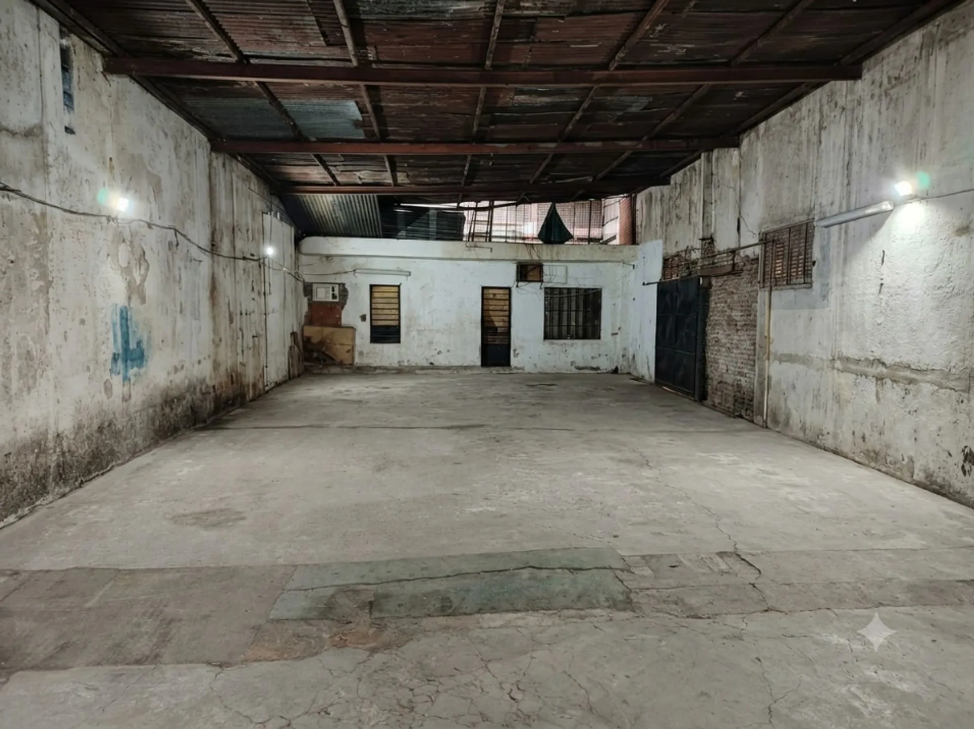Galpón con vivienda en venta en Pompeya foto 2