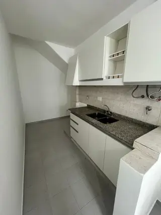 Excelente Departamento de 3 ambientes. La Tablada foto 4