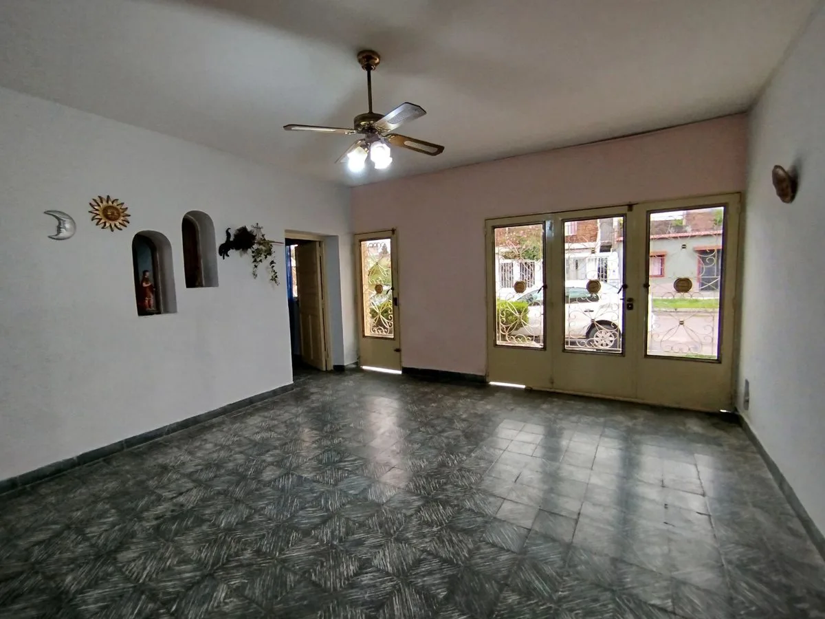 VENTA CASA 2 DOR, AMPLIA CON  FONDO Y TERRAZA foto 2