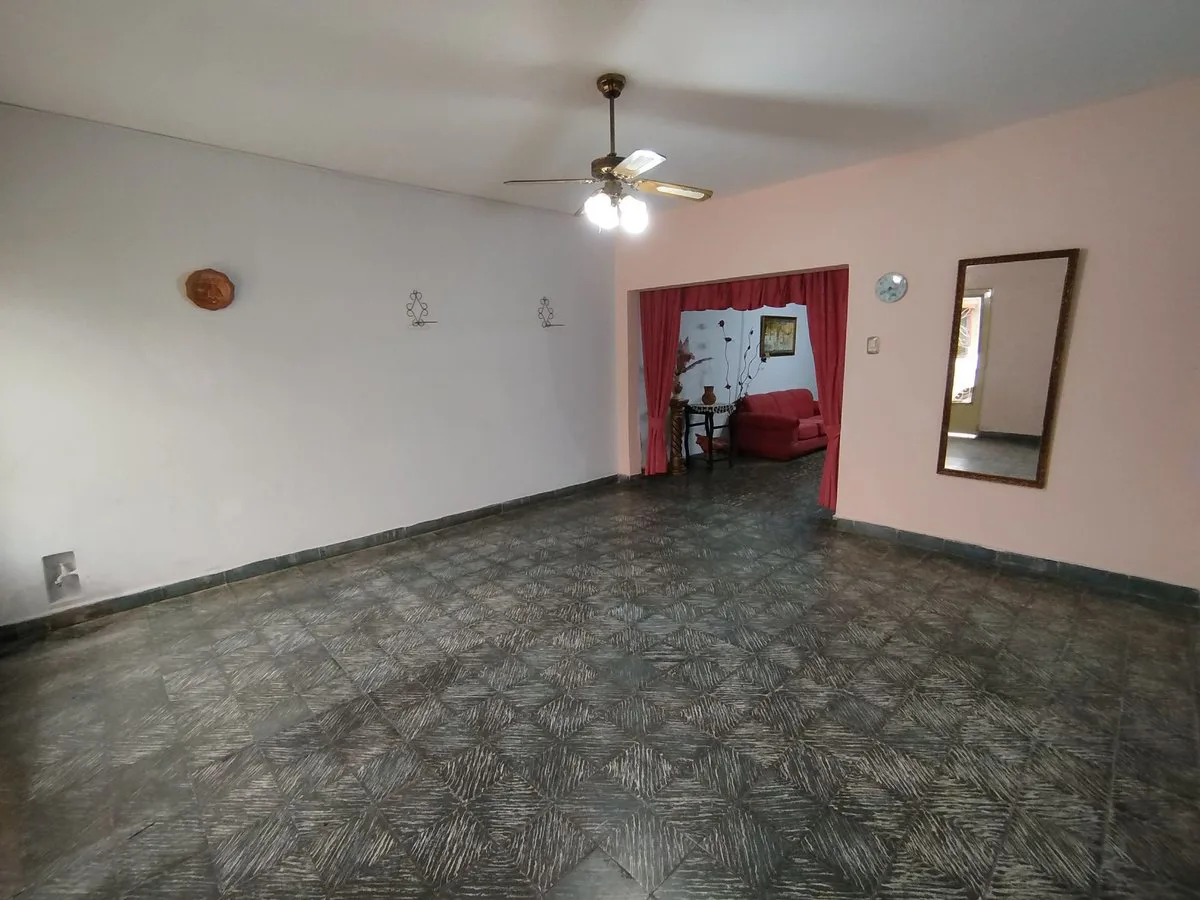 VENTA CASA 2 DOR, AMPLIA CON  FONDO Y TERRAZA foto 4