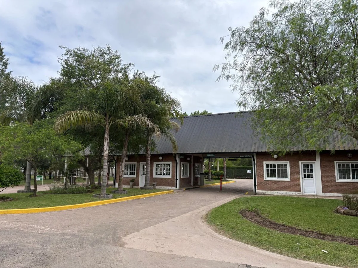 VENTA – LOTE EN ESQUINA – BARRIO CERRADO BELLEVILE foto 3