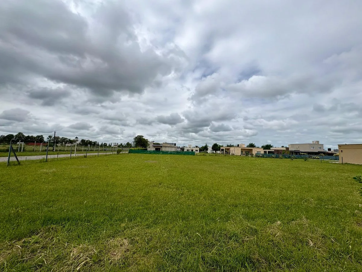 VENTA – LOTE EN ESQUINA – BARRIO CERRADO BELLEVILE foto 4