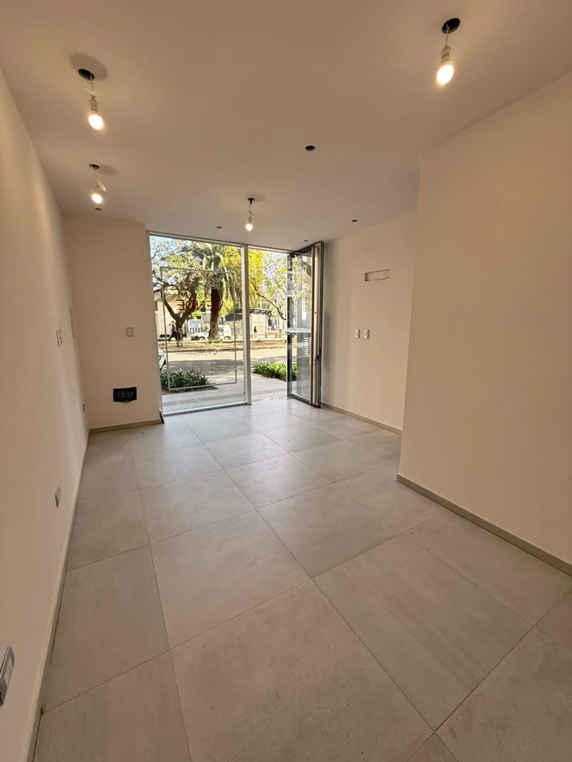 VENTA LOCAL COMERCIAL SOBRE BOULEVARD GALVEZ foto 2