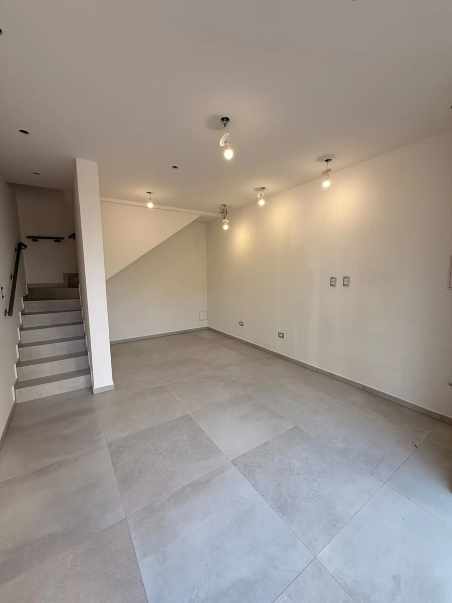 VENTA LOCAL COMERCIAL SOBRE BOULEVARD GALVEZ foto 3