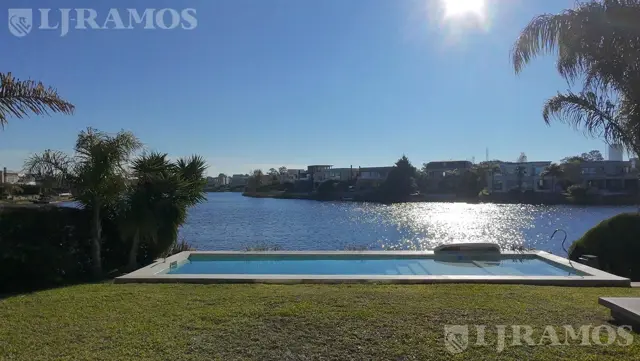 Casa al lago en el Barrio Los Lagos, Nordelta