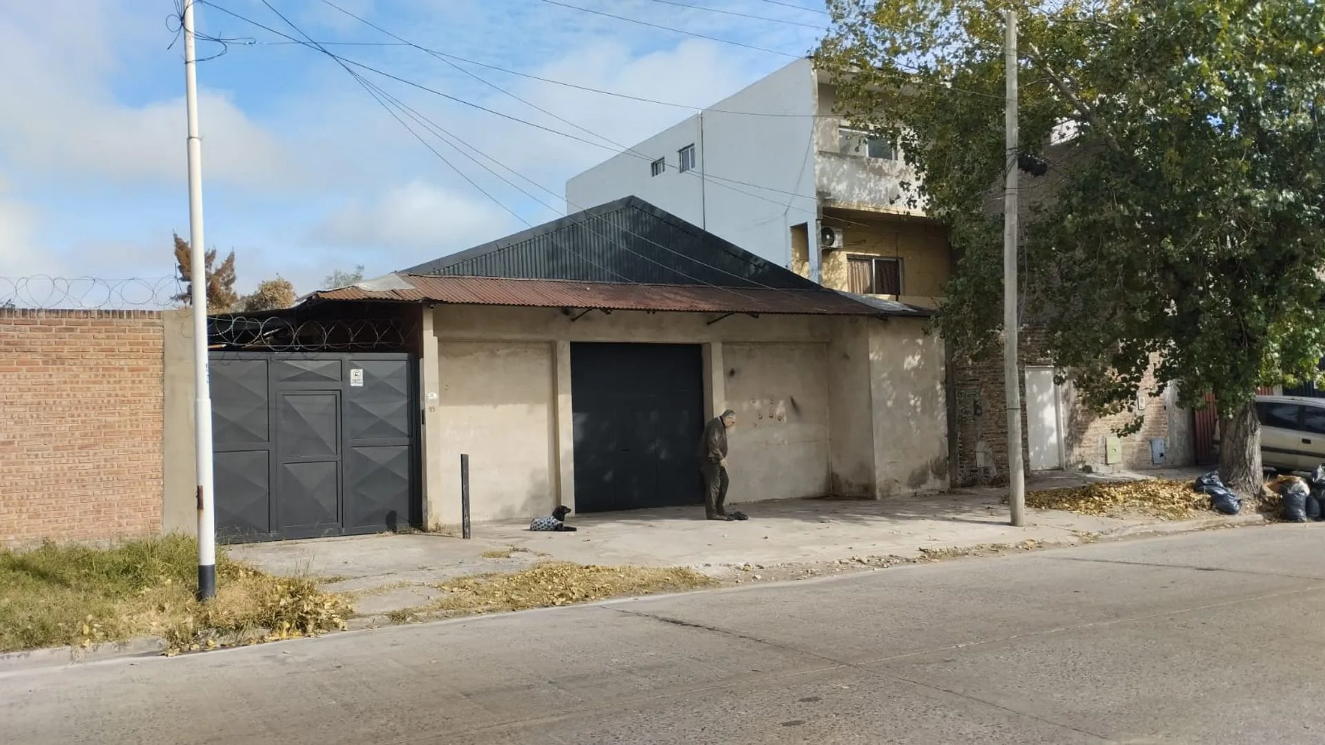 DEPOSITO + VIVIENDA. VENTA EN BLOCK. foto 3