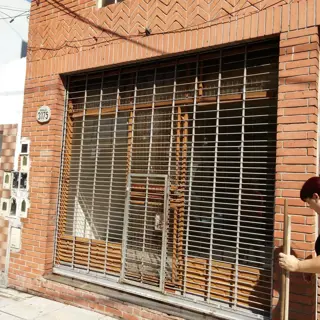Local 58 m2 zona comercial V. Lugano Acción Inmobiliaria foto 5