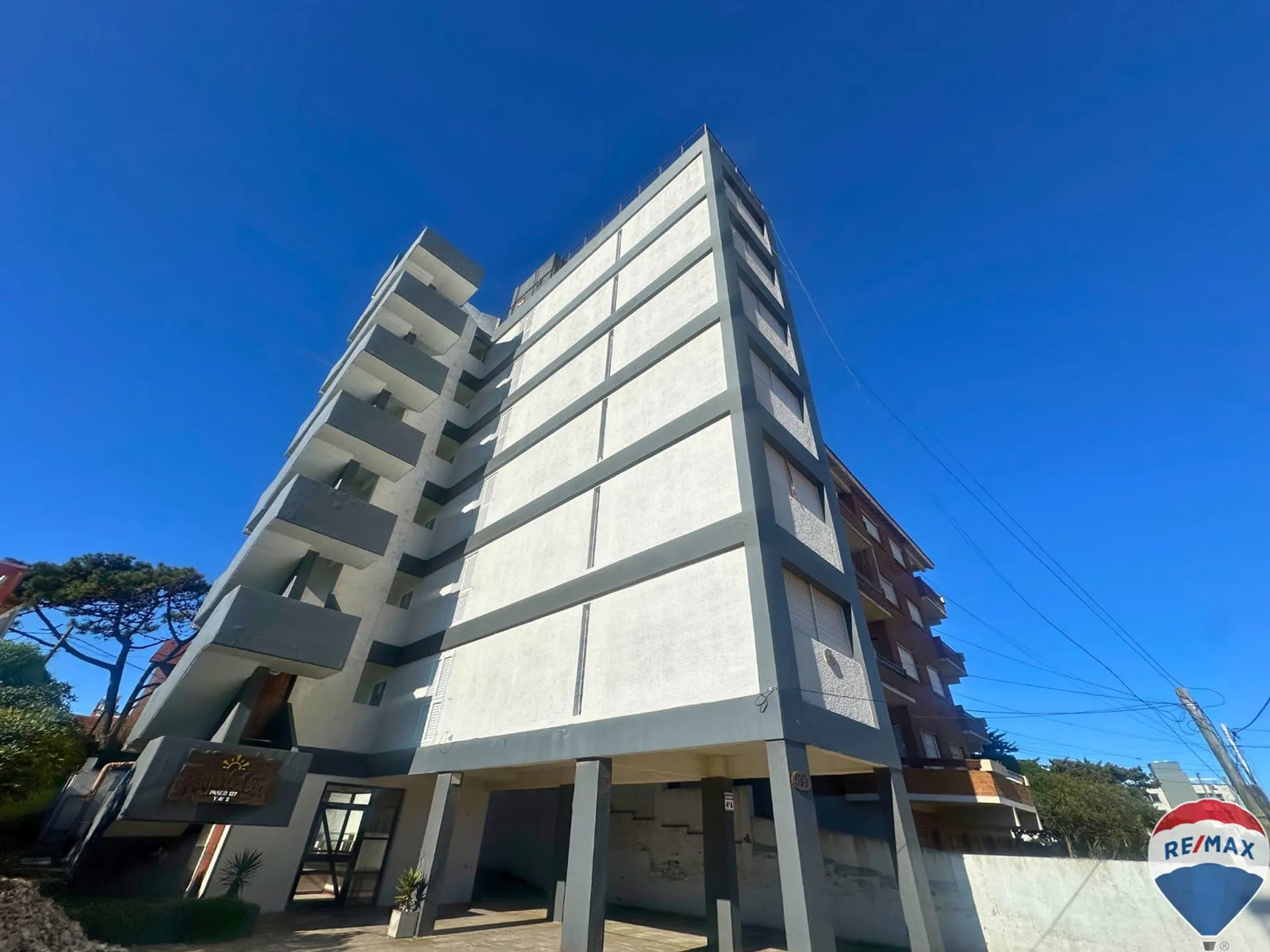 Venta departamento Villa Gesell con ascensor foto 2