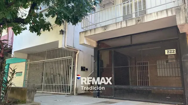 CASA + 4 DEPARTAMENTOS SOBRE AVENIDA - MACROCENTRO