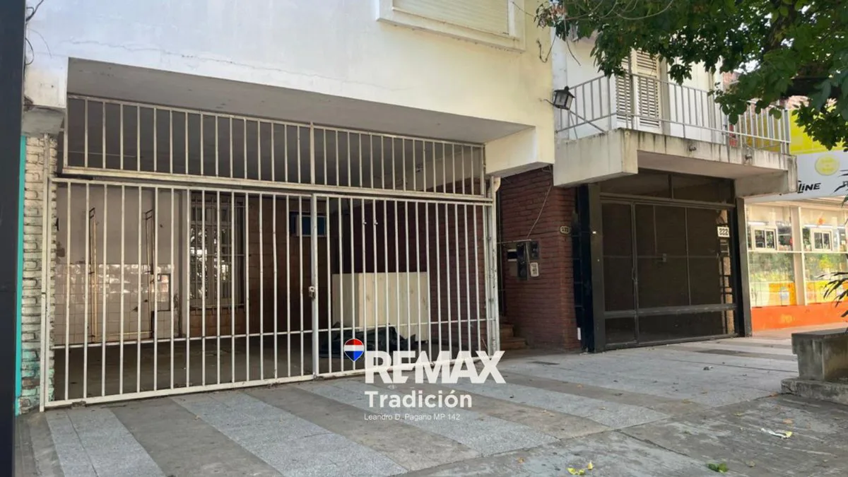 CASA + 4 DEPARTAMENTOS SOBRE AVENIDA - MACROCENTRO foto 2