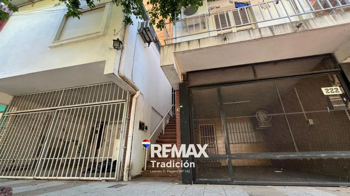 CASA + 4 DEPARTAMENTOS SOBRE AVENIDA - MACROCENTRO foto 3