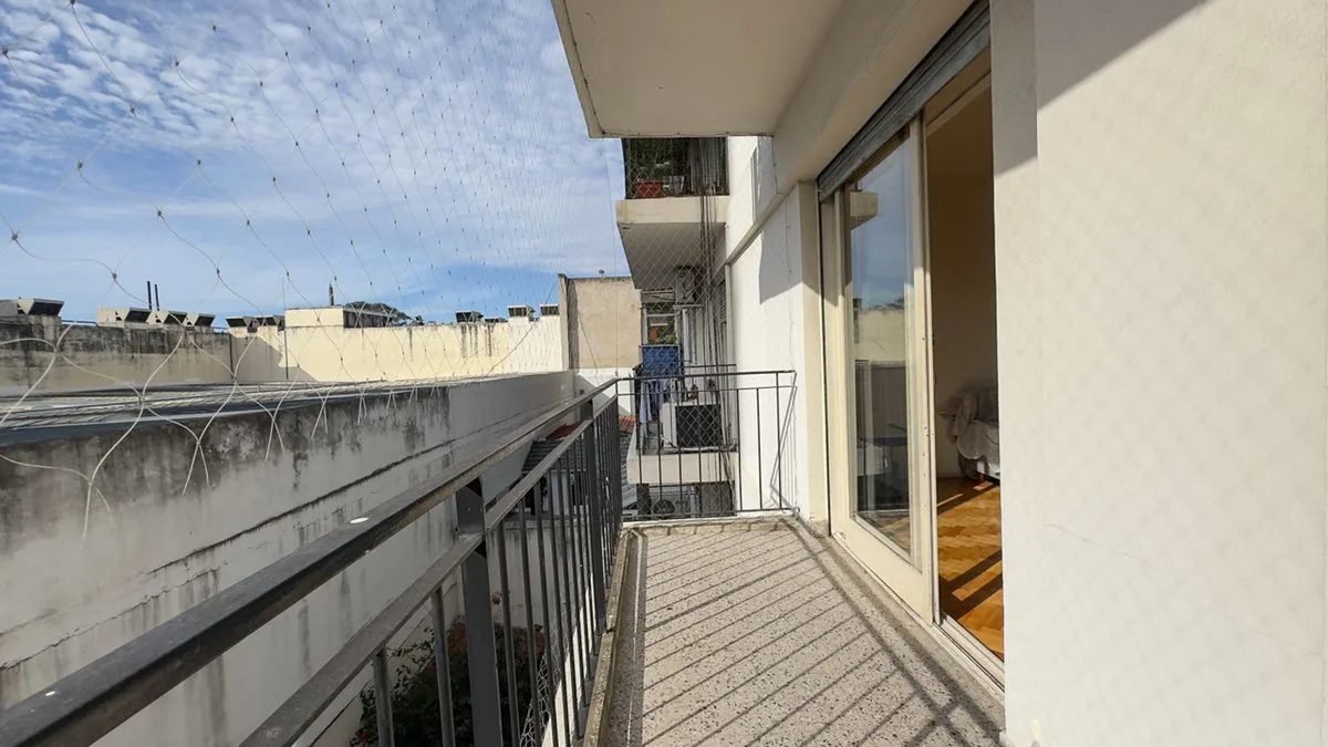 VENTA DEPARTAMENTO 3 AMBIENTES MONTE CASTRO BALCÓN foto 2