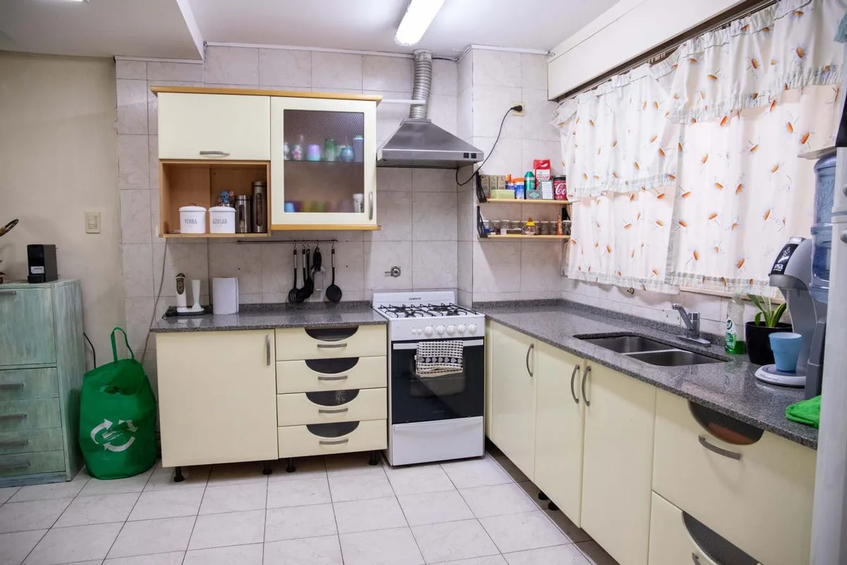 DEPARTAMENTO PISO 4 AMBIENTES EN VENTA FLORESTA foto 3