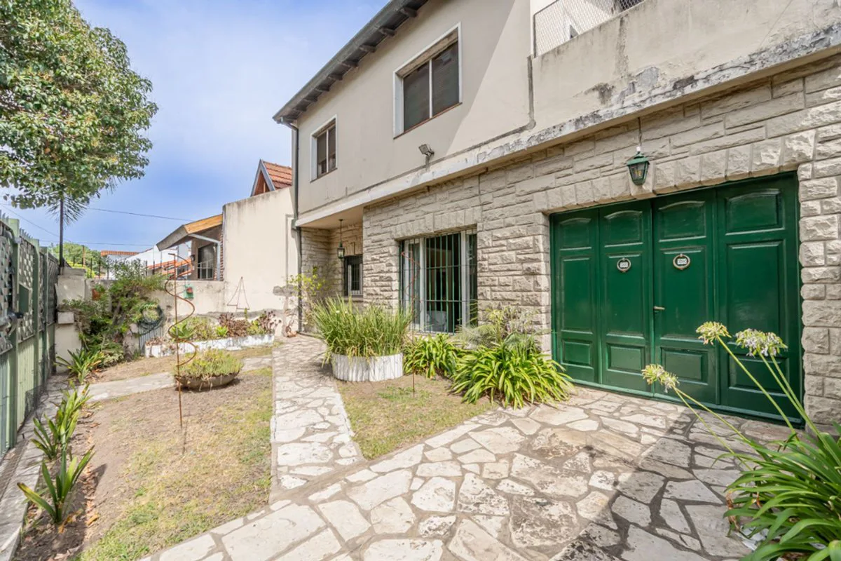VENTA CASA 5 AMB. CON GRAN JARDIN BECCAR foto 4
