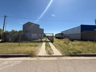 VENTA DE CASA + TERRENO EN CONJUNTO, ZELARRAYAN 4000, ZONA COMERCIAL,BAHIA BLANCA foto 2