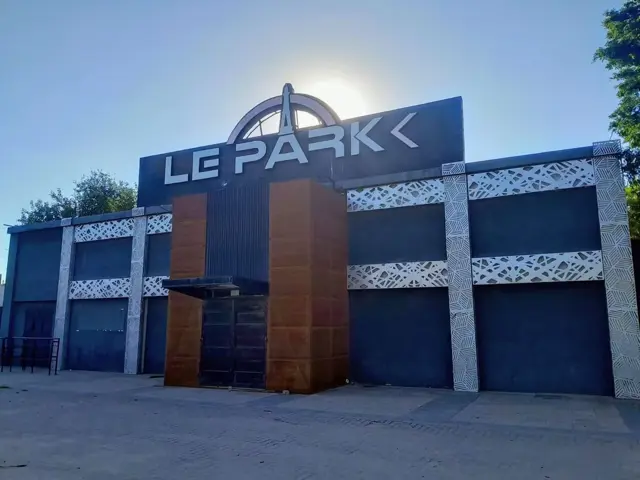 VENTA DE DISCOTECA EN AUTOPISTA SGO-LA BANDA