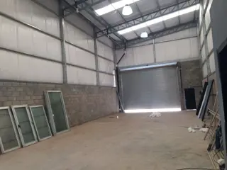 GALPON EN ZONA COMERCIAL DE PASEO MENDOZA foto 4