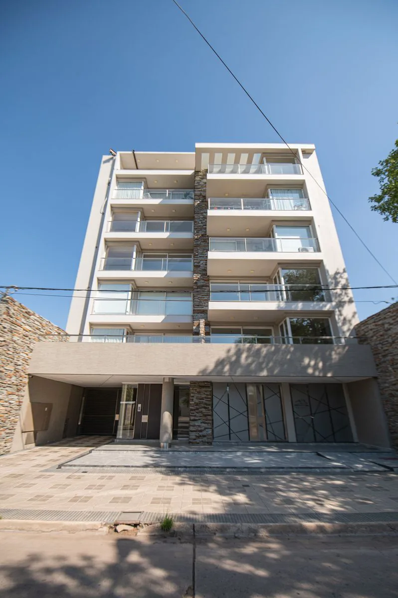 VENTA DEPARTAMENTO DE 2 DORMITORIOS C/COCHERA foto 2