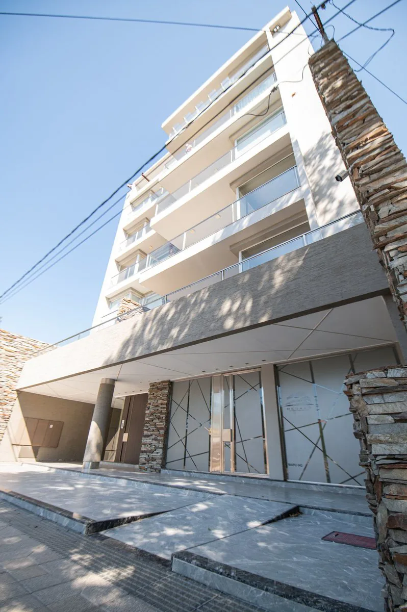 VENTA DEPARTAMENTO DE 2 DORMITORIOS C/COCHERA foto 3