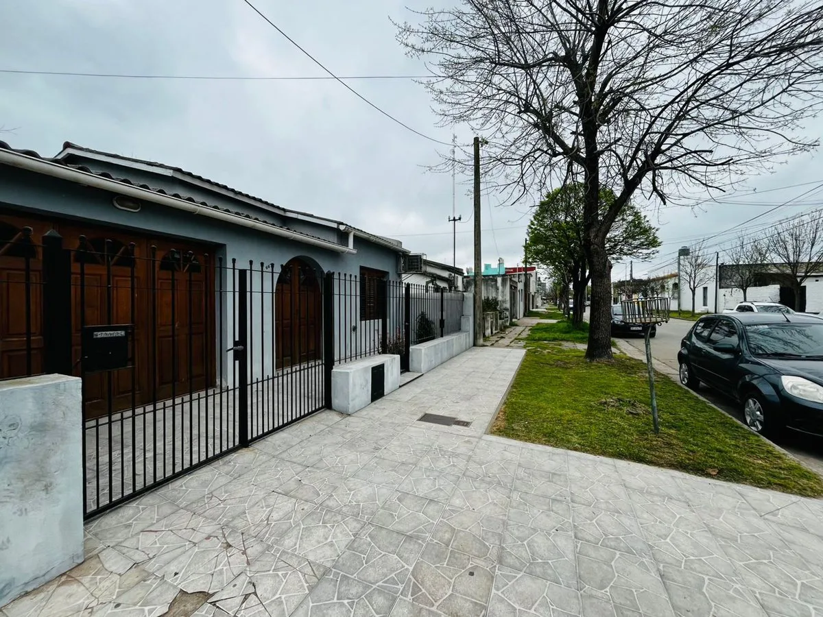 CASA 2 DORMITORIOS EN VENTA EN DOLORES CON GARAGE foto 2