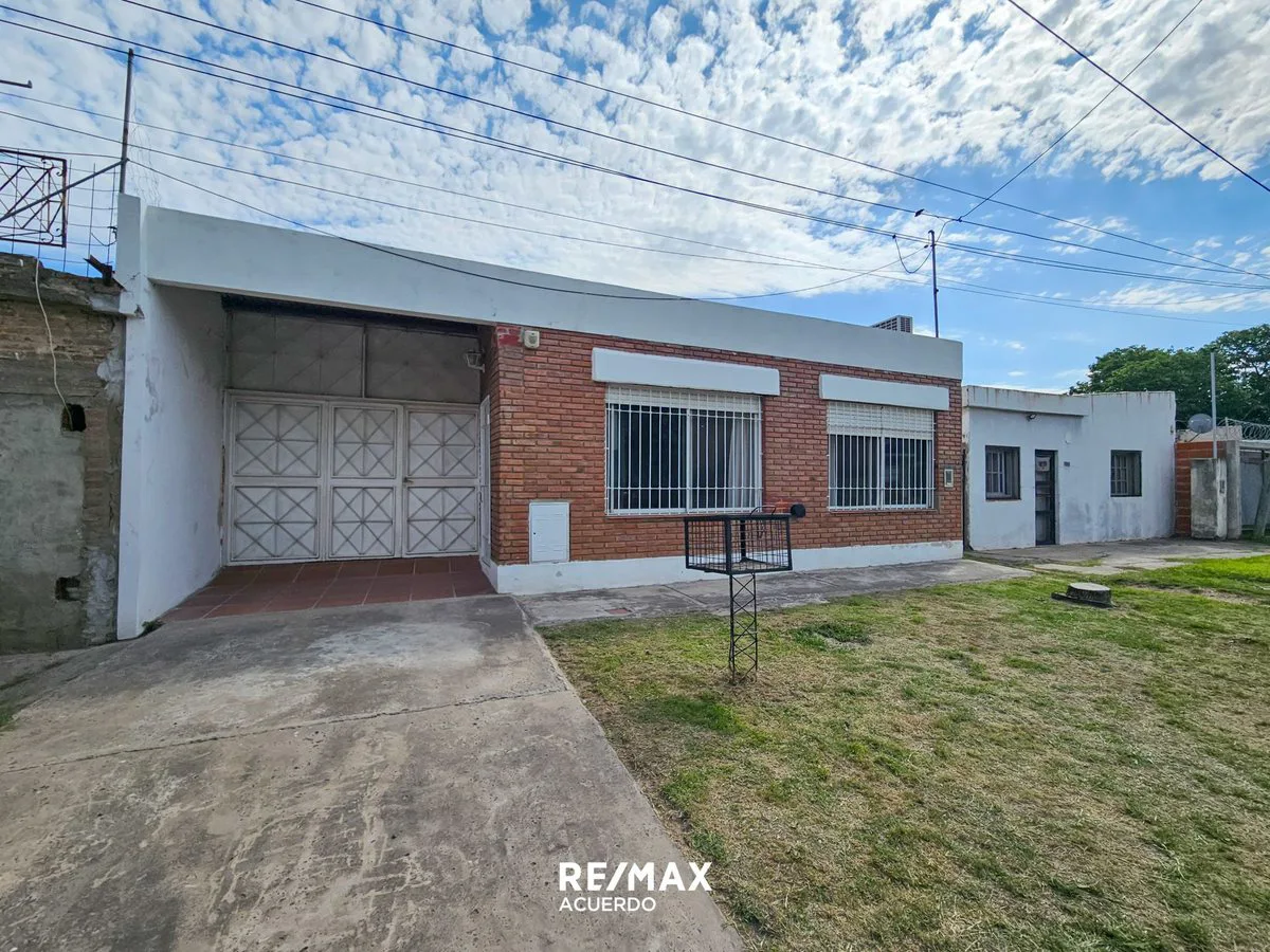 VENTA CASA 2 DORM SAN NICOLAS DE LOS ARROYOS