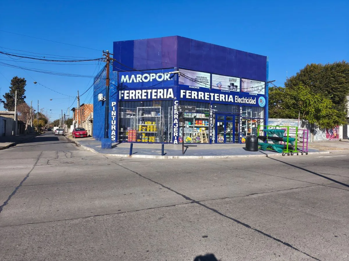 LOCAL EN VENTA SOBRE BV SEGUI 200M2