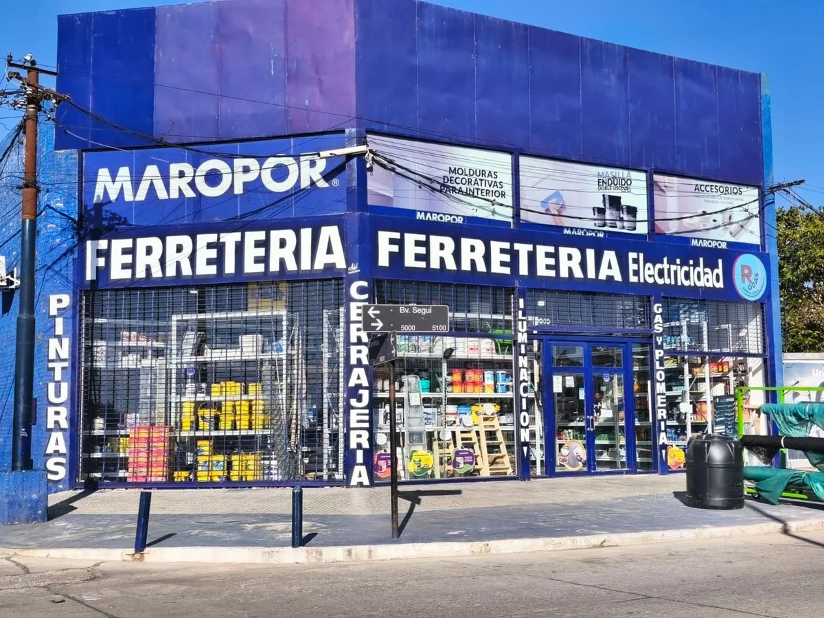 LOCAL EN VENTA SOBRE BV SEGUI 200M2 foto 2