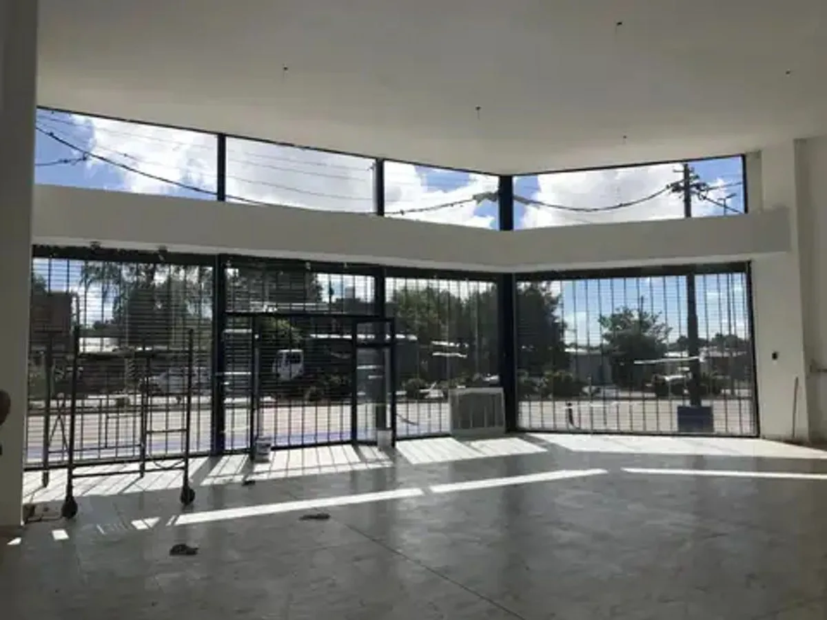 LOCAL EN VENTA SOBRE BV SEGUI 200M2 foto 4