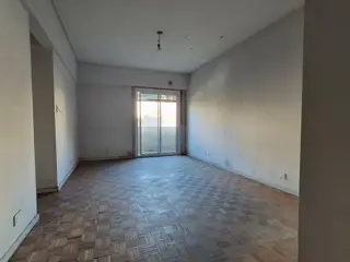 VENTA AMPLIO 3 AMBIENTES CON BALCON EN BALVANERA foto 3