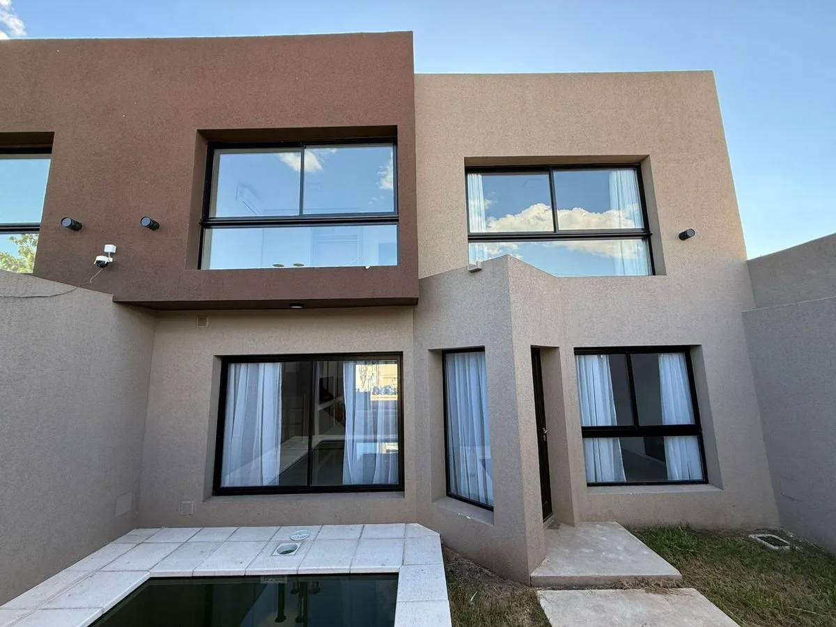 VENTA DUPLEX, 3 HABITACIONES, ZONA NORTE. foto 2