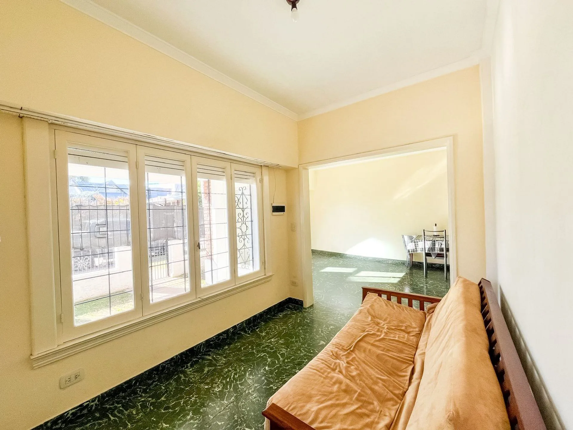 VENTA CASA 5 AMB JARDÍN PILETA COCHERA APT CRÉDITO foto 5