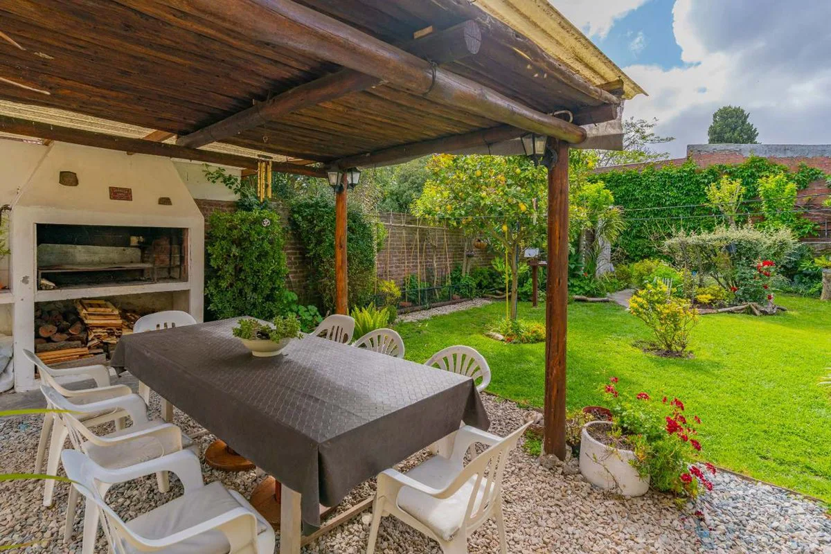 VENTA CASA 5 AMBIENTES PUNTA MOGOTES GRAN JARDIN foto 4