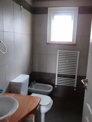 Excelente y amplio departamento de 2 dormitorios en Barrio Premium, con estacionamiento, club house y piscina climatizada foto 2