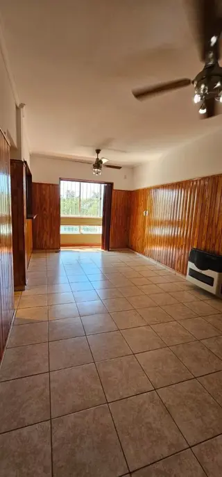 IMPECABLE DEPARTAMENTO DE 2 DORMITORIOS Y CON 2 COCHERAS CUBIERTAS foto 5
