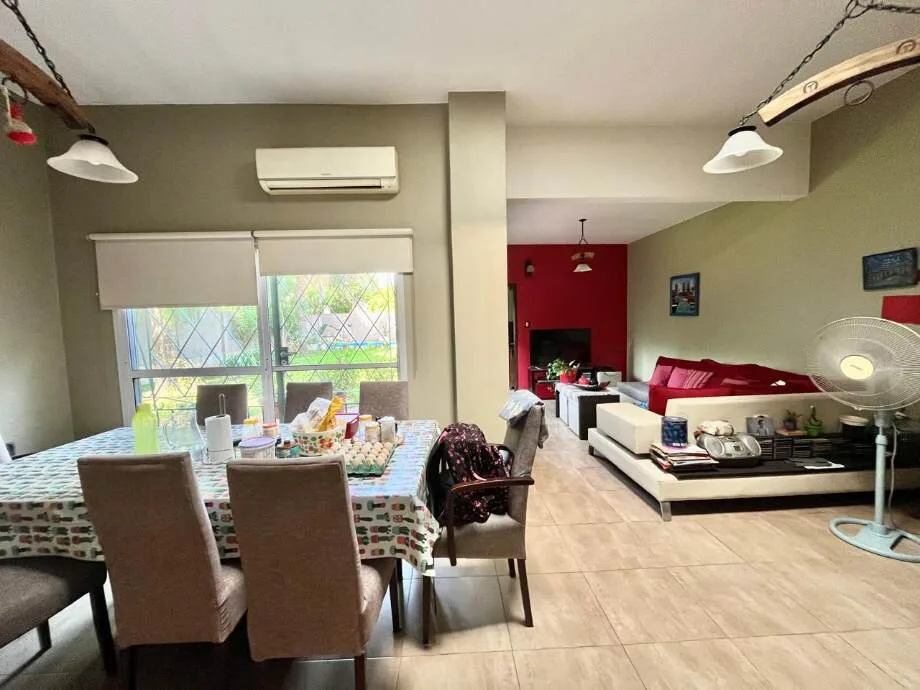 CASA 5 AMBIENTES APTO CRÉDITO CON PILETA EN CASTELAR NORTE foto 4