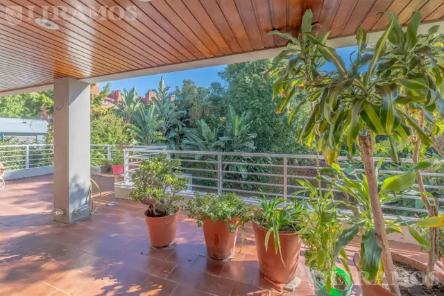 AMPLIO DEPARTAMENTO EN VENTA CON ALMA DE CASA, TERRAZA Y VISTA VERDE EN BAJO BELGRANO