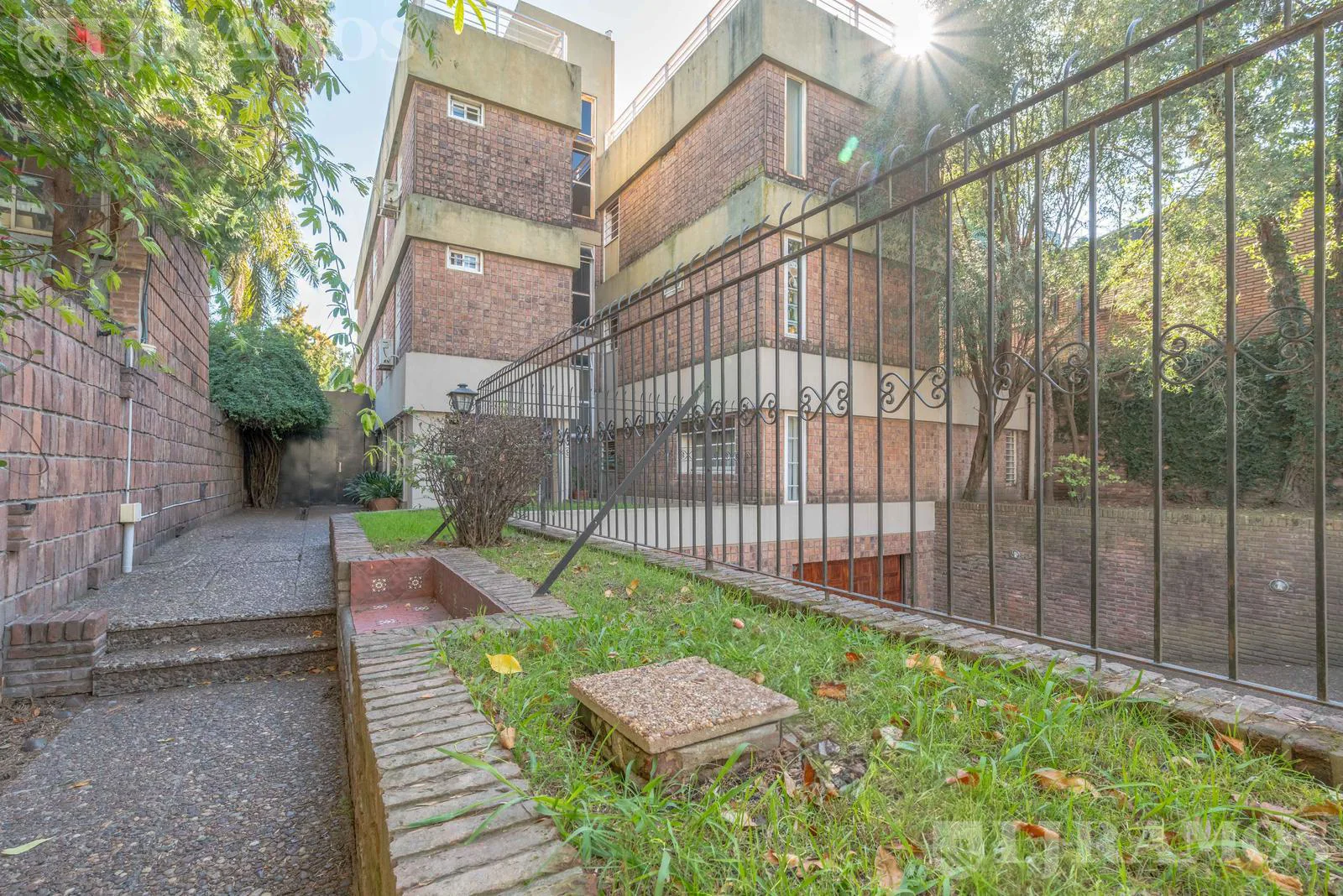 AMPLIO DEPARTAMENTO EN VENTA CON ALMA DE CASA, TERRAZA Y VISTA VERDE EN BAJO BELGRANO foto 3