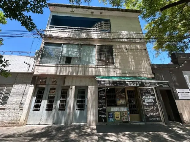 VENTA DOS CASAS Y LOCAL AL FRENTE  EN PELLEGRINI