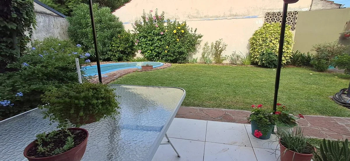 CASA EN BELLA  VISTA, JARDIN Y PILETA foto 3