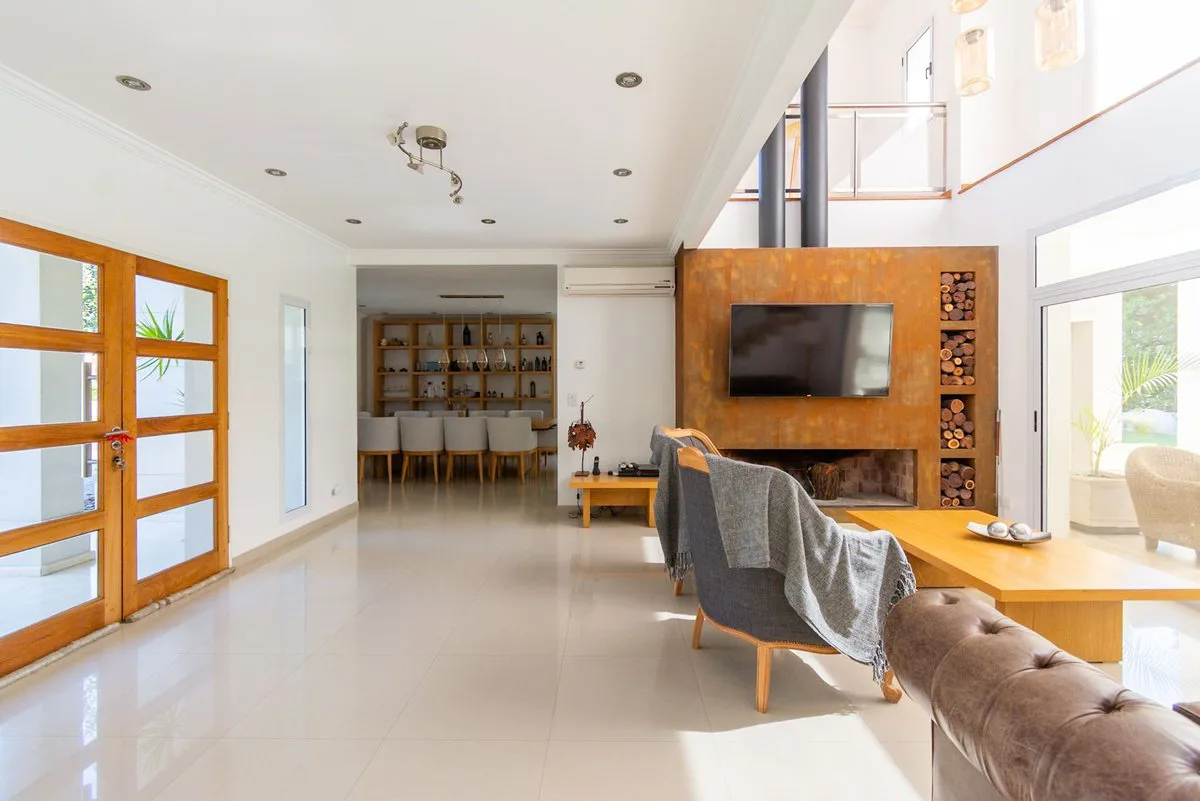 Venta casa cinco ambientes El Casco de Leloir foto 5