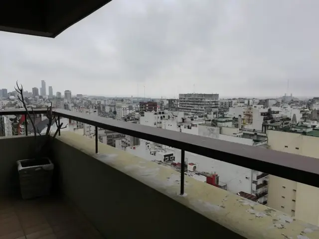 ALQUILER SEMIPISO DE 5 AMBIENTES Y DOS COCHERAS