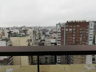 ALQUILER SEMIPISO DE 5 AMBIENTES Y DOS COCHERAS foto 2