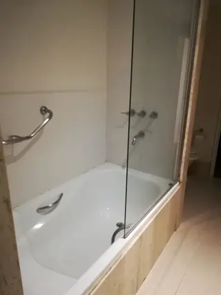 ALQUILER SEMIPISO DE 5 AMBIENTES Y DOS COCHERAS foto 4
