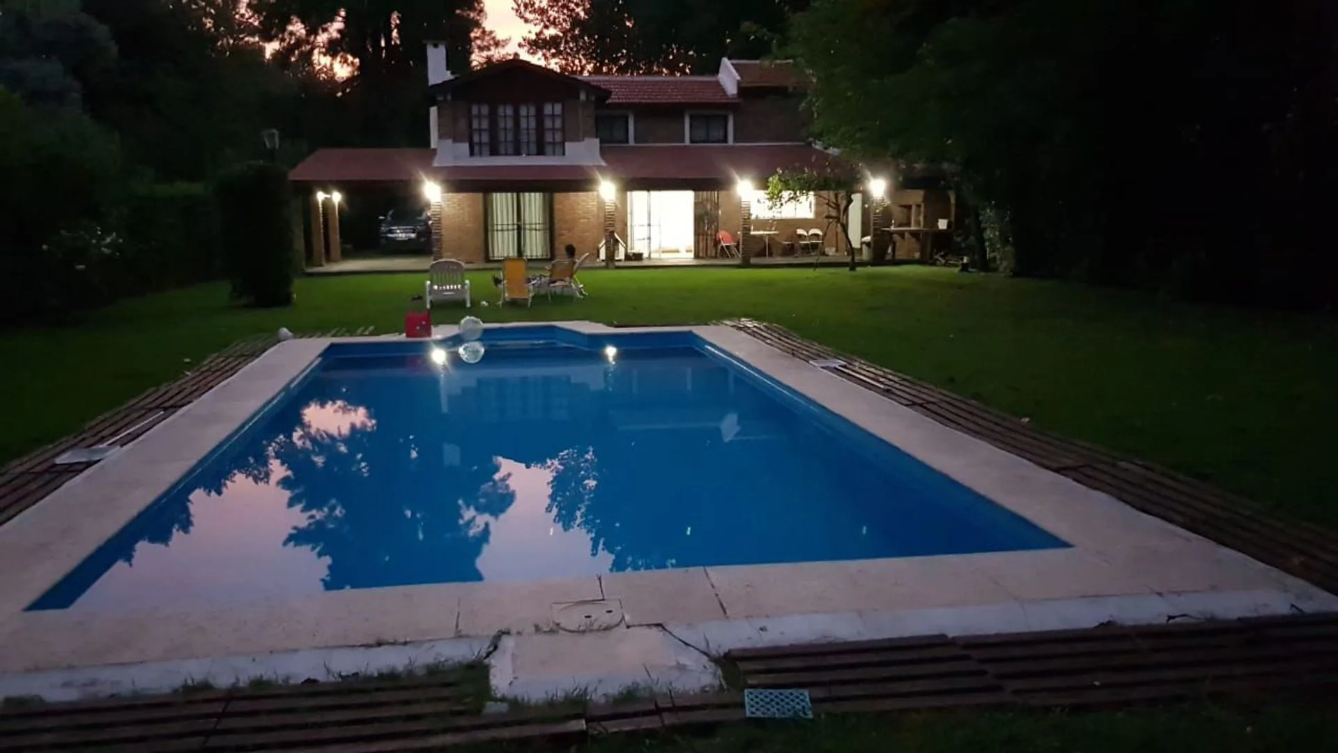 Venta Casa 5 Ambientes c/ Pileta Parque Exaltacion foto 2