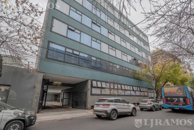 Edificio Comercial en Balvanera