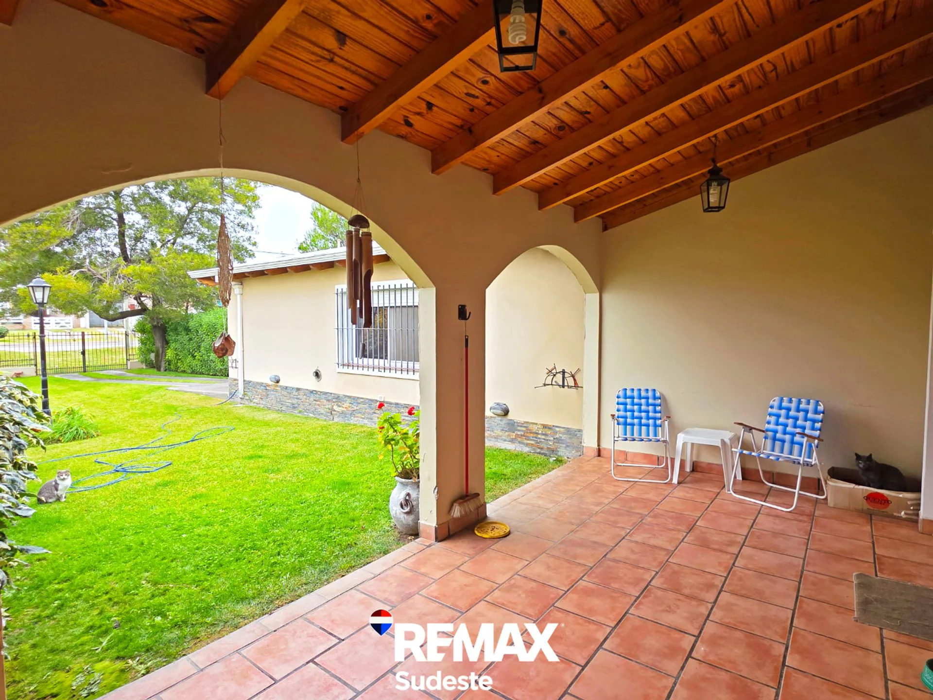 Casa con jardín. APTA CREDITO. Monte Hermoso foto 3
