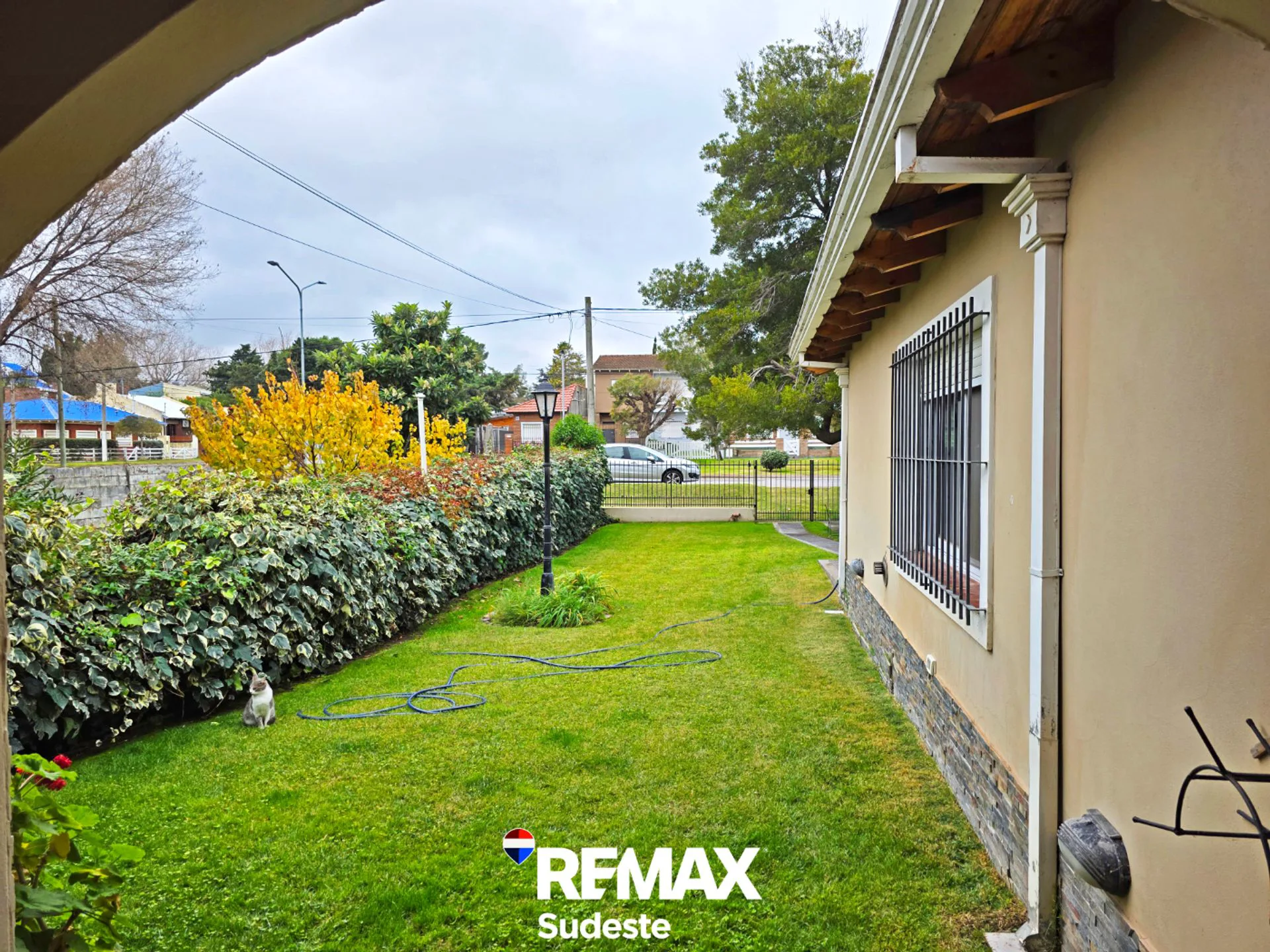 Casa con jardín. APTA CREDITO. Monte Hermoso foto 4