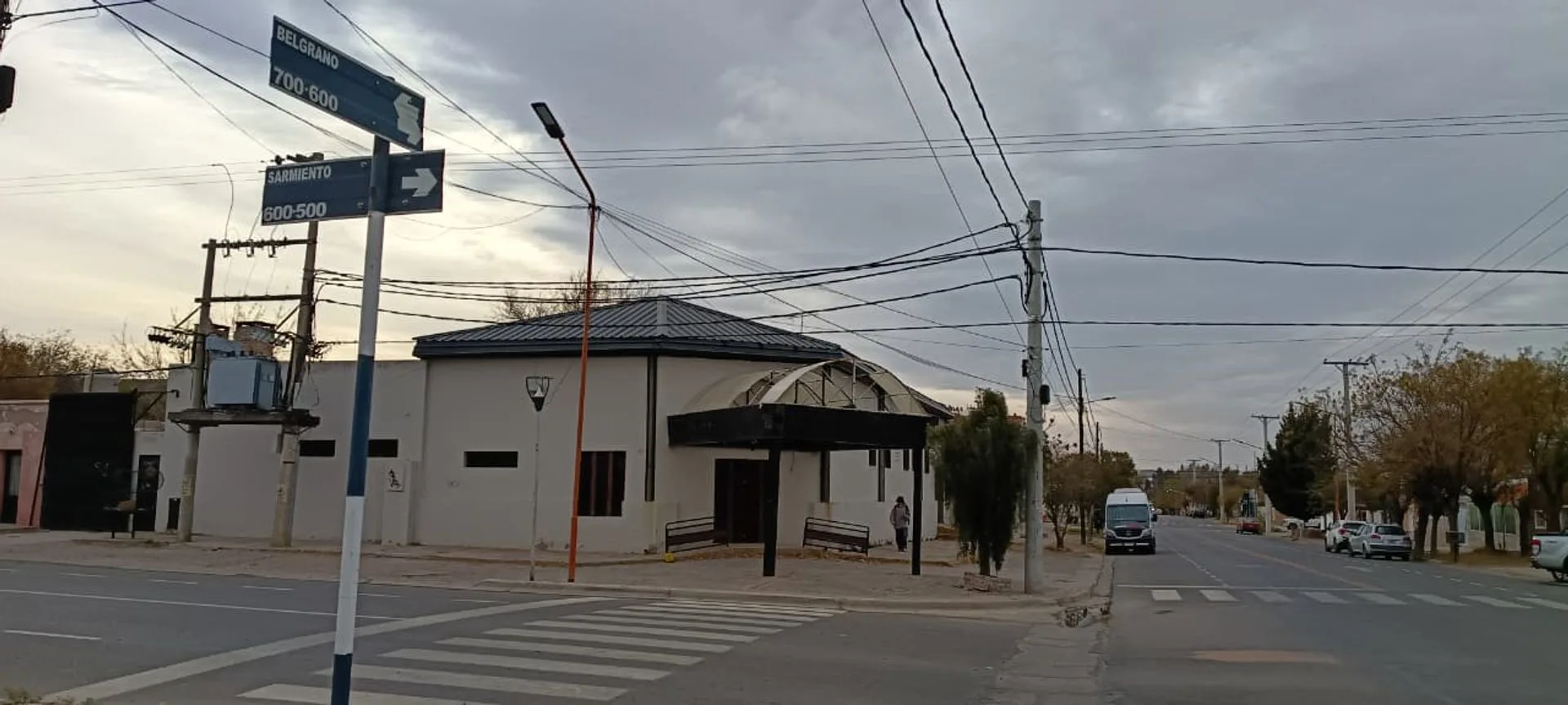 Salón 426 m2 en el centro de Cutral Co