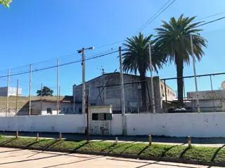 GALPON COMERCIAL Y CANCHAS CON TERRENO 25 DE MAYO foto 2